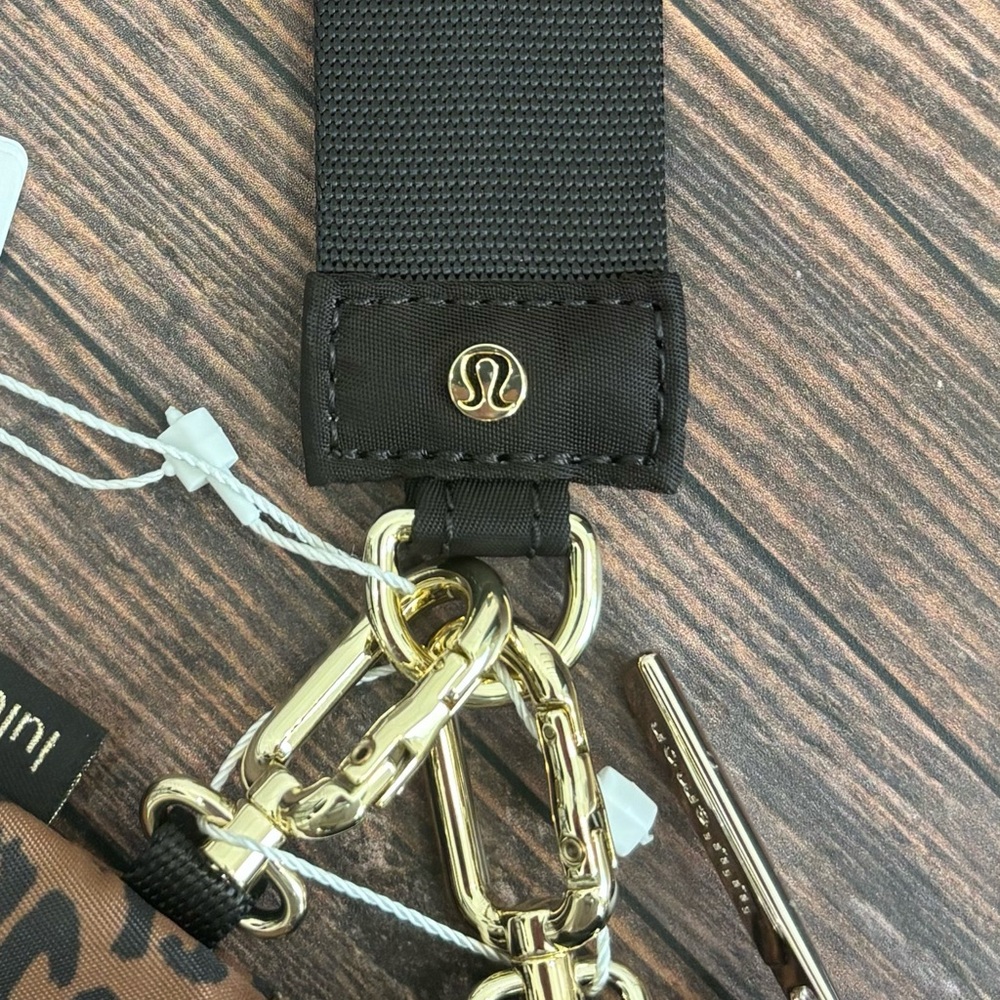 NWT Lululemon Dual Pouch Wristlet In Leopardo Shift Midi Desert Khaki - Picture 4 of 8